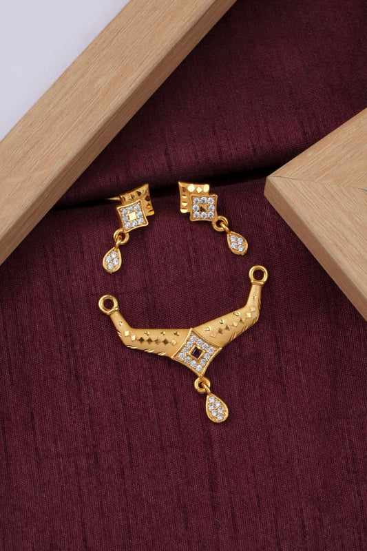 Elegant Floral Design Micro Gold Plated And Pendant Set
