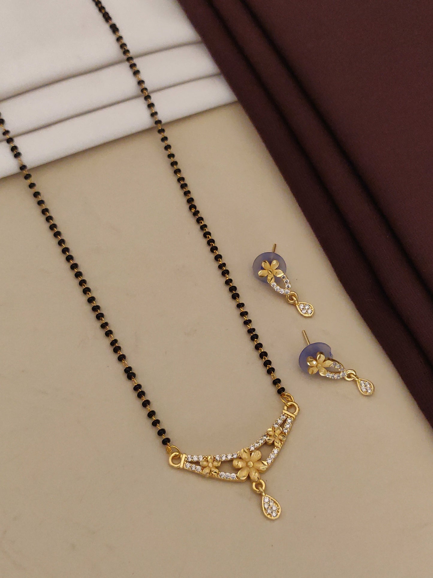 Forming And Diamond High Gold Plated Flower Mangalsutra