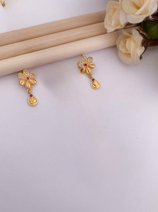 Micro Gold Plated And Diamond Studded Fancy Flower Pendant Set with Chain