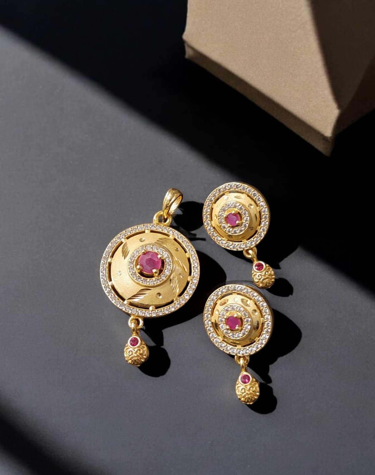 High Gold Plated Stunning American Diamond And Pink Diamond Studded Forming Designer Beautiful Round Pendant Set