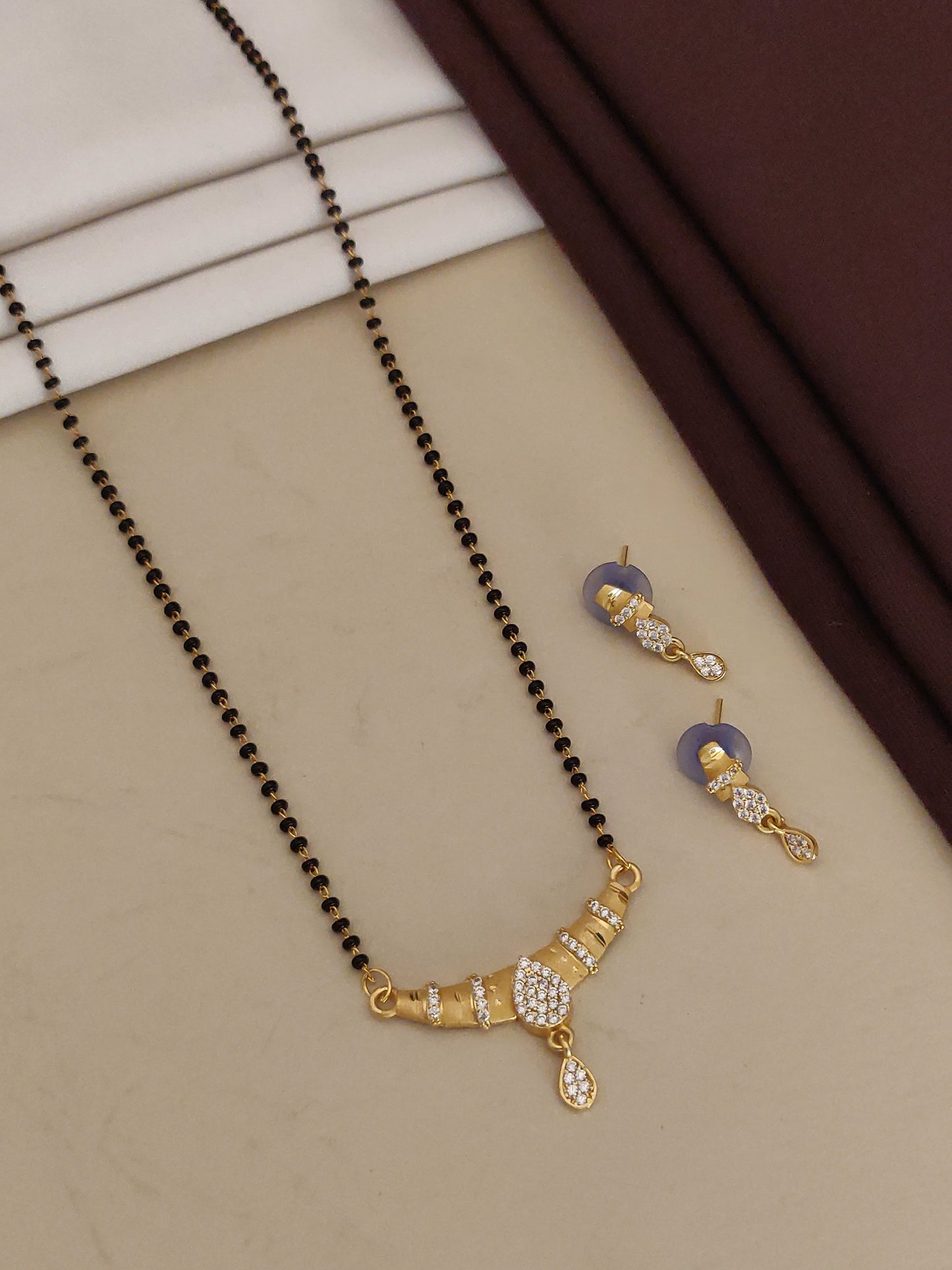 Forming And Diamond High Gold Plated Oval Mangalsutra