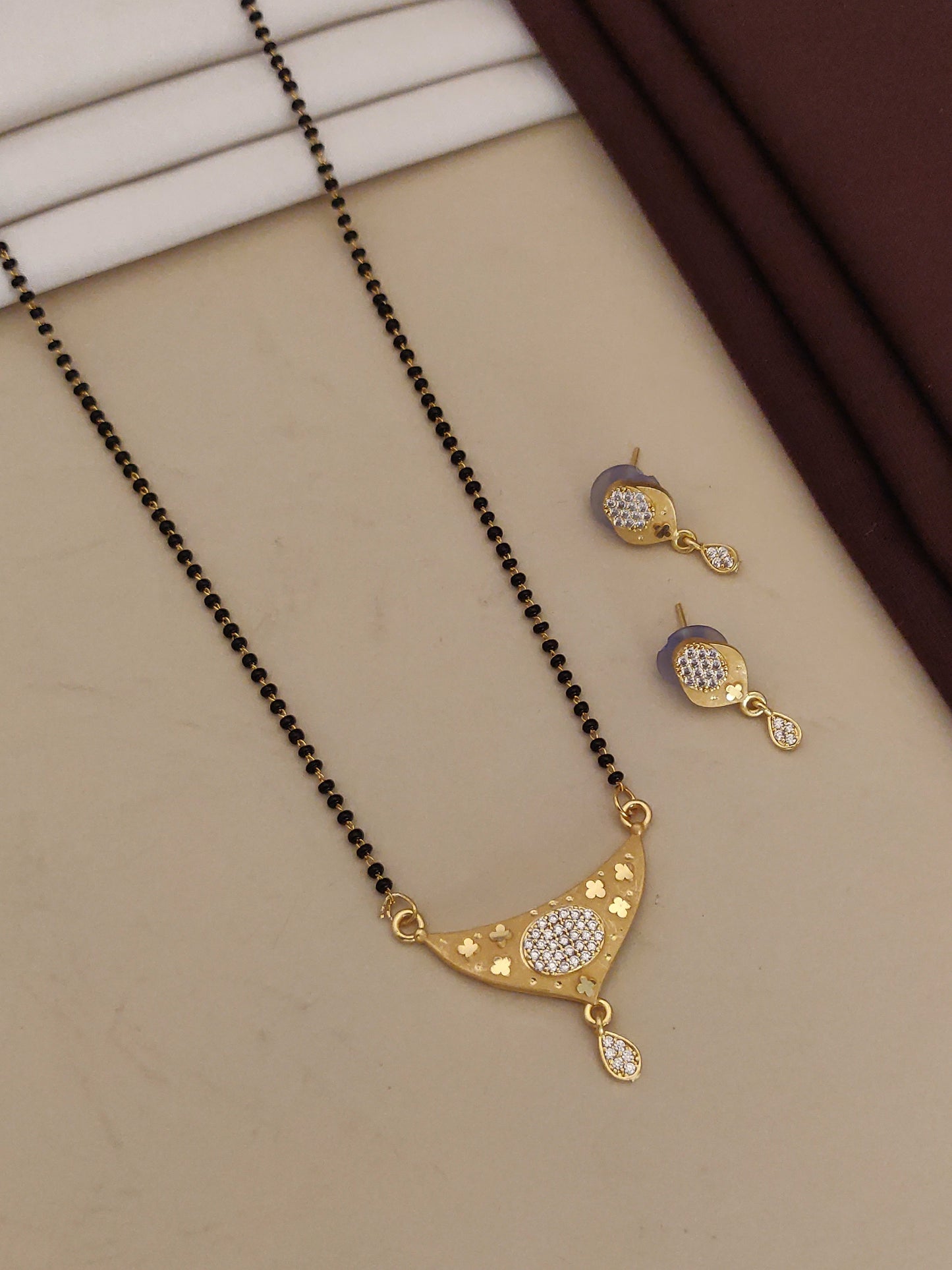 Forming And Diamond High Gold Plated Oval Mangalsutra